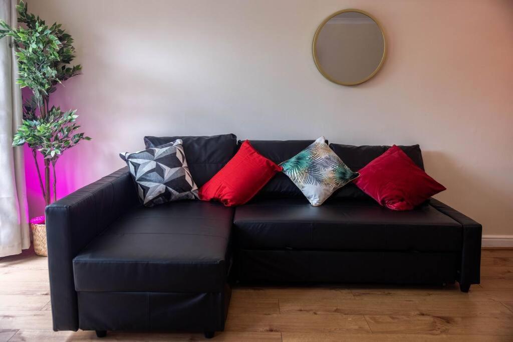 3 Bedrooms House-Sofabed-Parking-Bbqstove-Garden London Exterior photo